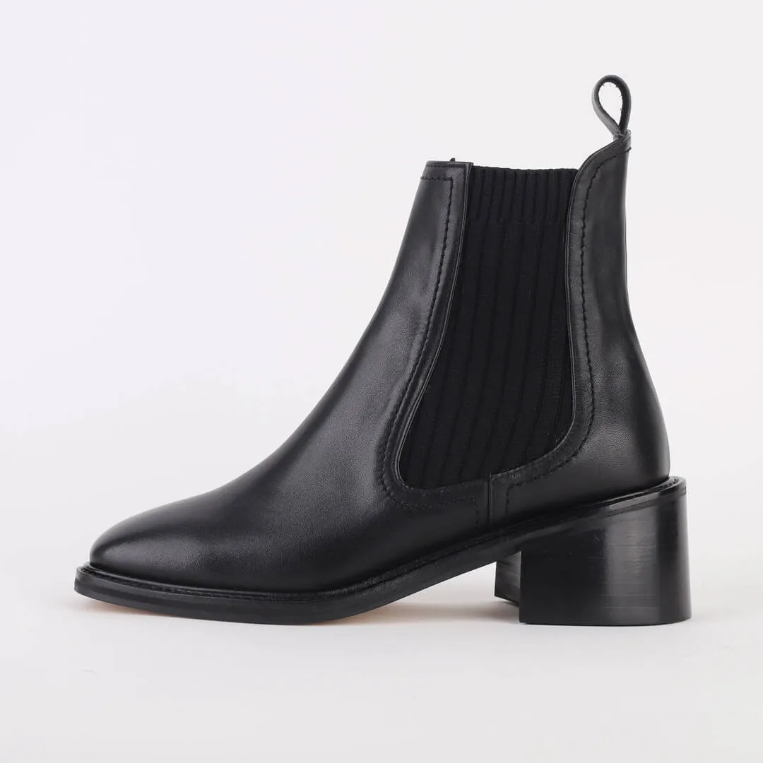 ACRA - chelsea boots